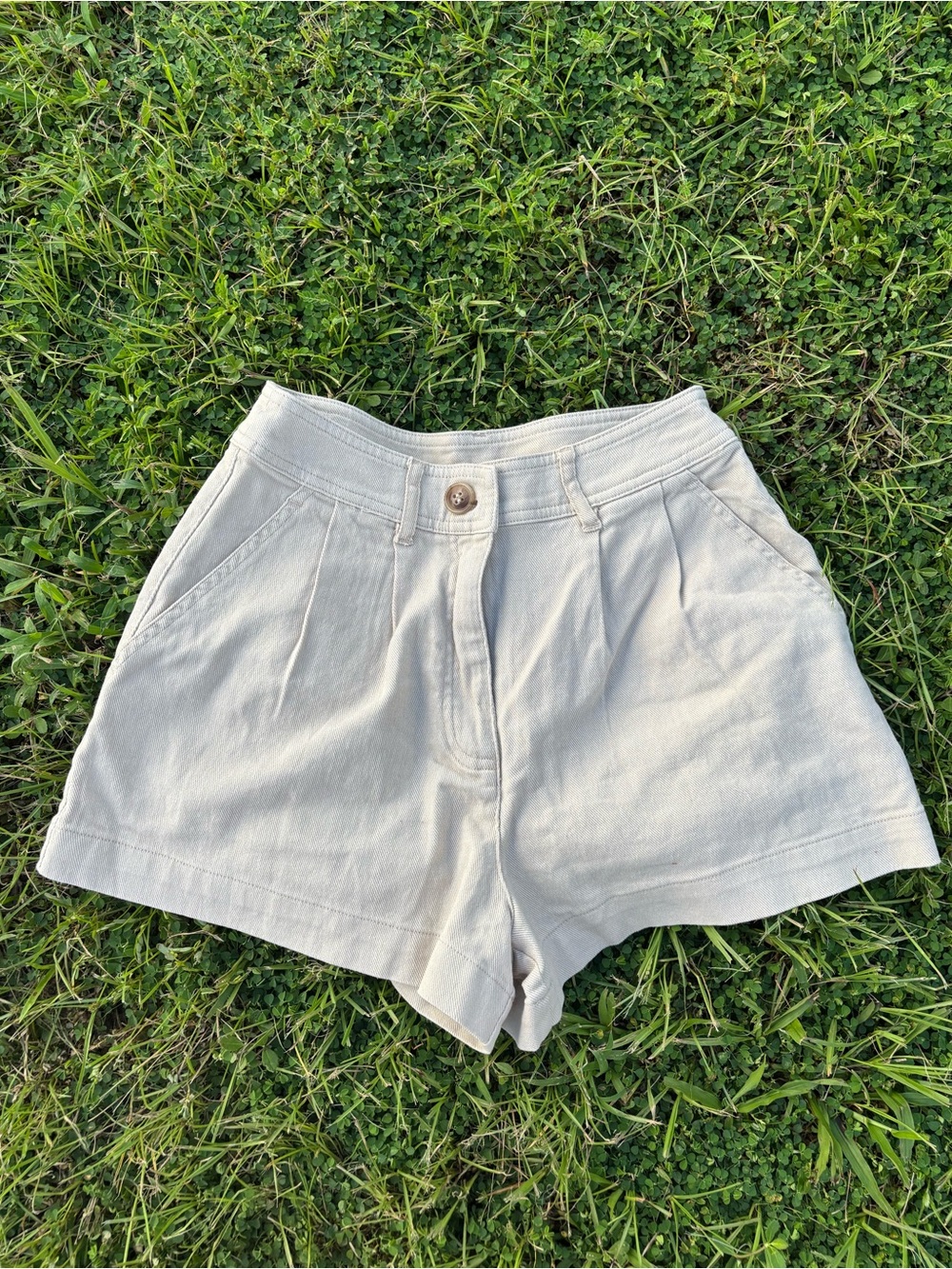 Women’s XS high waisted cream shorts